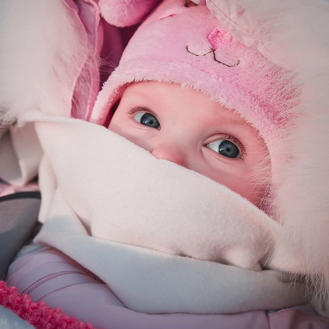 «Красный нос, синие губы и холодные руки — не показатель». Педиатр — о переохлаждении у детей