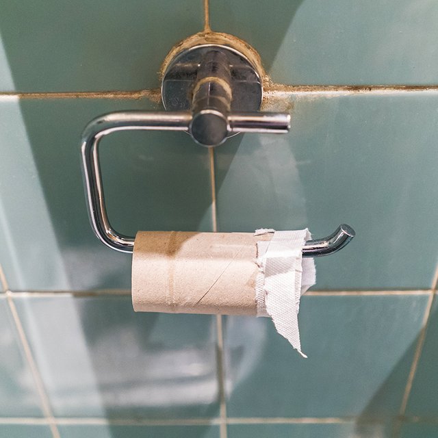 Ребенок отказывается ходить в туалет в школе: может ли это навредить его здоровью?