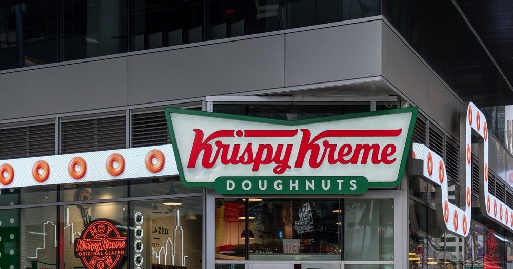 В США сеть пончиковых Krispy Kreme будет каждый год бесплатно устраивать день рождения мальчику, который родился у них на парковке