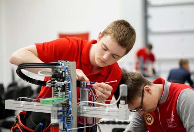 Обложка В Москве открылась фотовыставка о профессиональном образовании в России