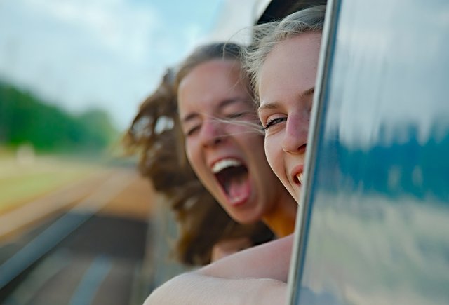 Работа в секс-шопе, опасный автостоп и кражи. О чём подростки никогда не расскажут родителям