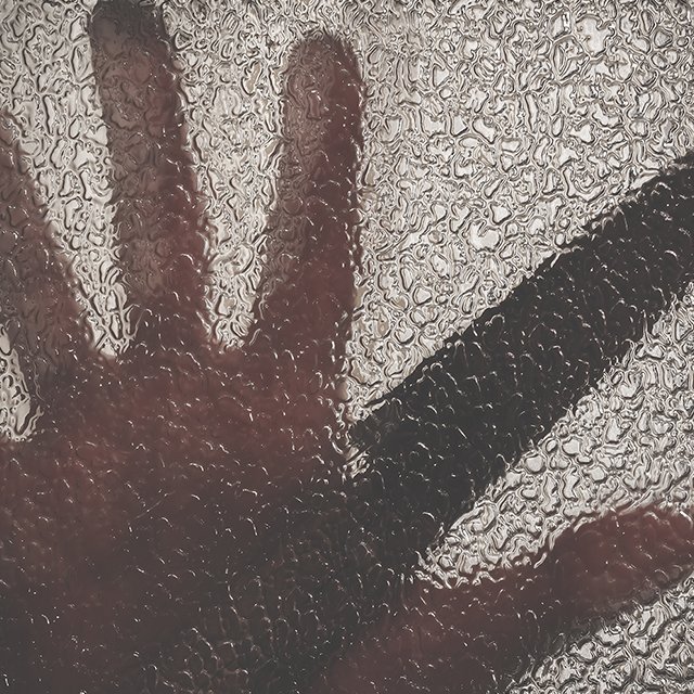 «Я тоже брала в руки нож и пыталась защитить маму»