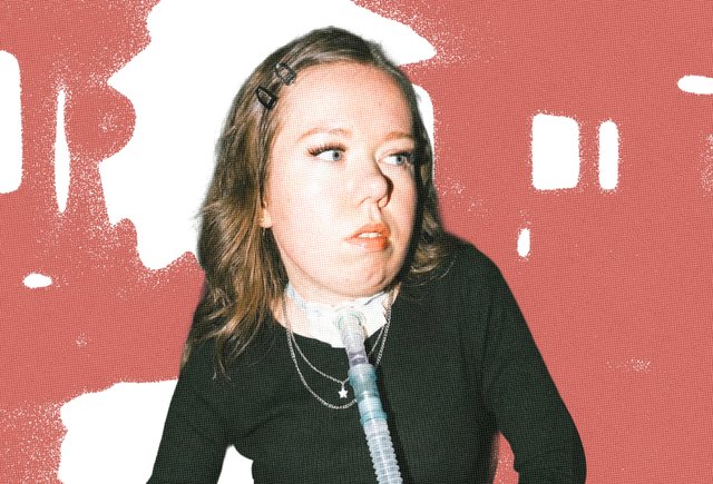 «Мама дает мне телефончик, и я работаю»: история 22-летней Насти, которая ведет блог, почти не двигаясь