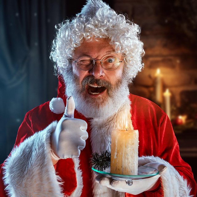 8 идей для подарков учителям на Новый год: без чая, конфет и крема для рук