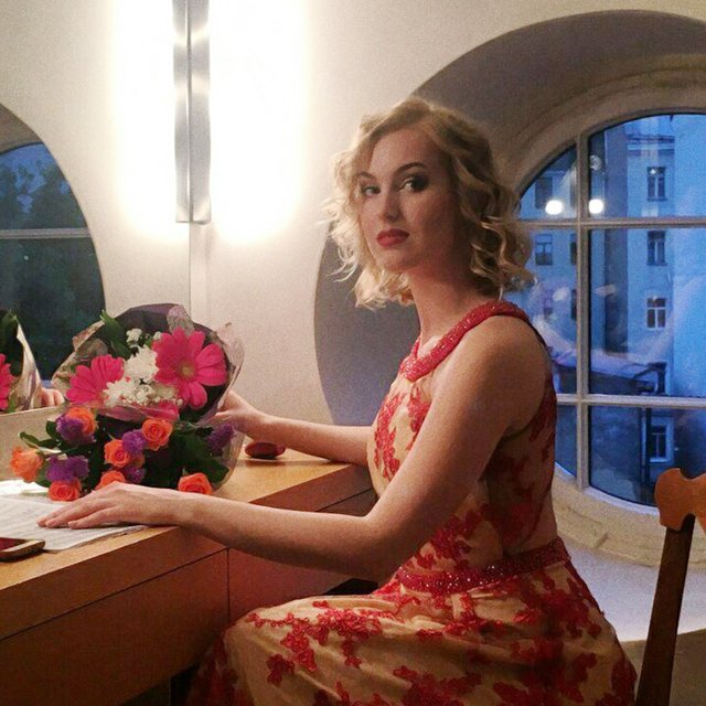 «О, я себе эту музыку скачаю!». Как оперная певица пошла работать в школу — и почему ушла через год