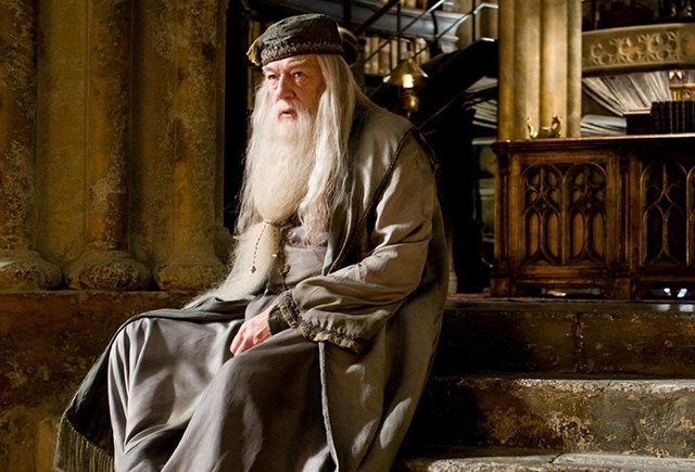 Феникс, лимонный щербет и камерная музыка: что ещё вы знаете о Дамблдоре?