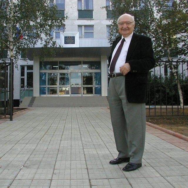 «Школа без замысла — плохая школа»: история гимназии №1543 и её директора Юрия Завельского