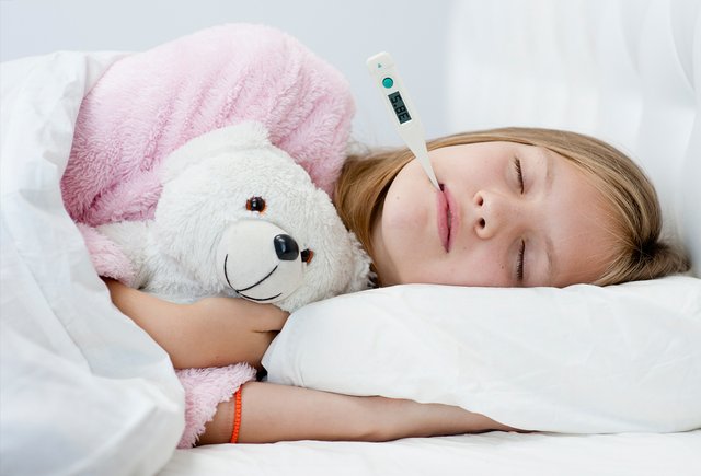 Школьника оставляют на второй год из-за продолжительной болезни: законно ли это