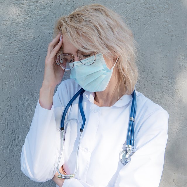 «Мой рекорд — 52 квартиры в день». Почему вызов врача на дом может привести к трагедии