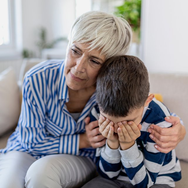 «Внук дерётся, ленится, хамит». 9 вопросов бабушек и дедушек о воспитании — с ответами психолога