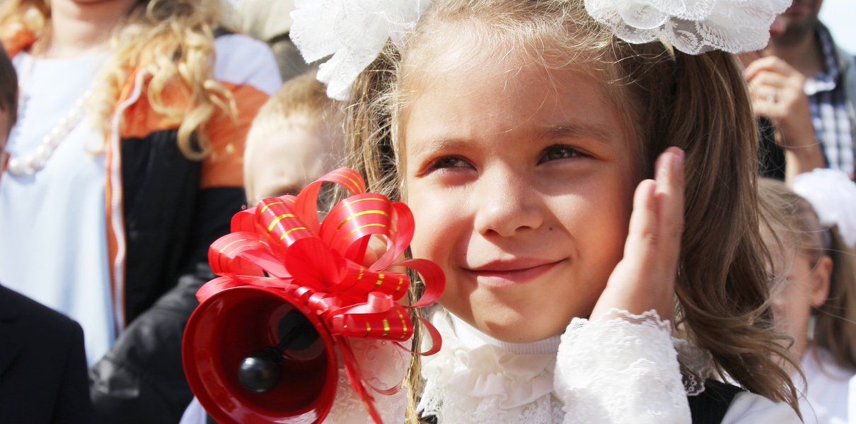 Правила изменились, очереди остались. Как стартовала запись в первые классы