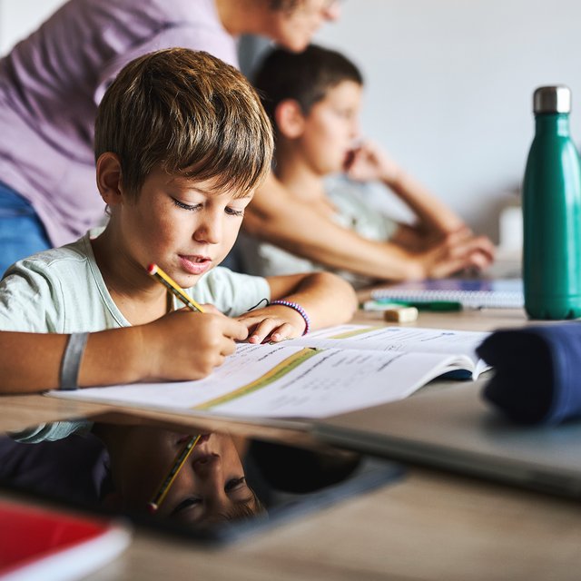 Переход на семейное обучение хотят усложнить: что об этом думают учителя и родители