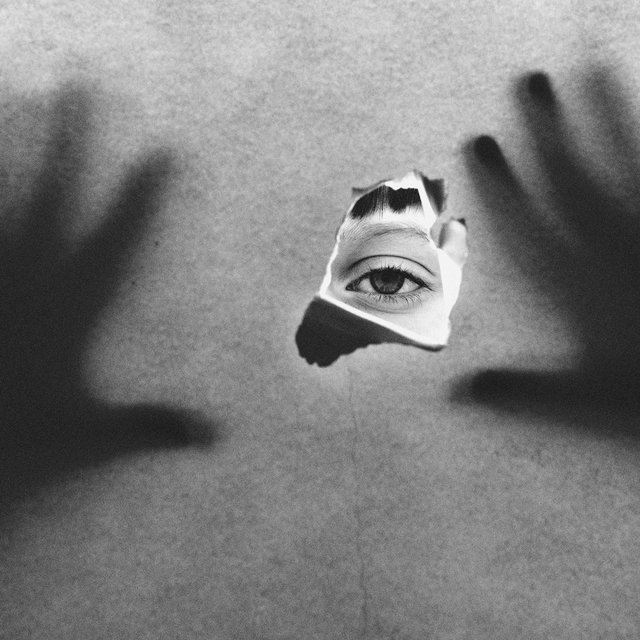 «Тебе нужно знать, откуда берутся дети». Девочка, которая жила в секте, — о том, как их приучали к сексу