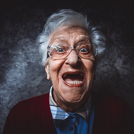 Бабушка постоянно называет внучку толстой. Как научить её не обращать внимания на критику?