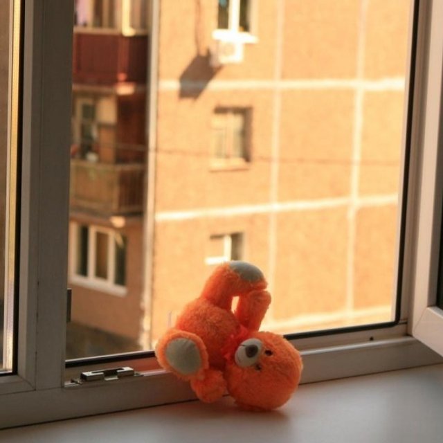 В Кирове маленький ребёнок упал с пятого этажа и выжил