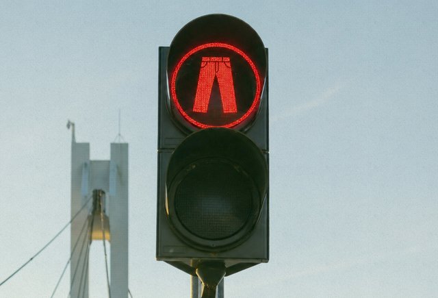 Дочь рассказала, что в садике мальчик уводит ее в туалет, они там снимают штаны и «трутся пузиками». Что теперь делать?