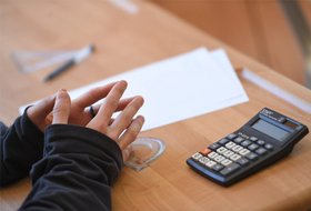 Обложка «ЕГЭ высасывает лучших выпускников из страны, чтобы перенести их в мегаполисы». Руководители вузов — о едином госэкзамене