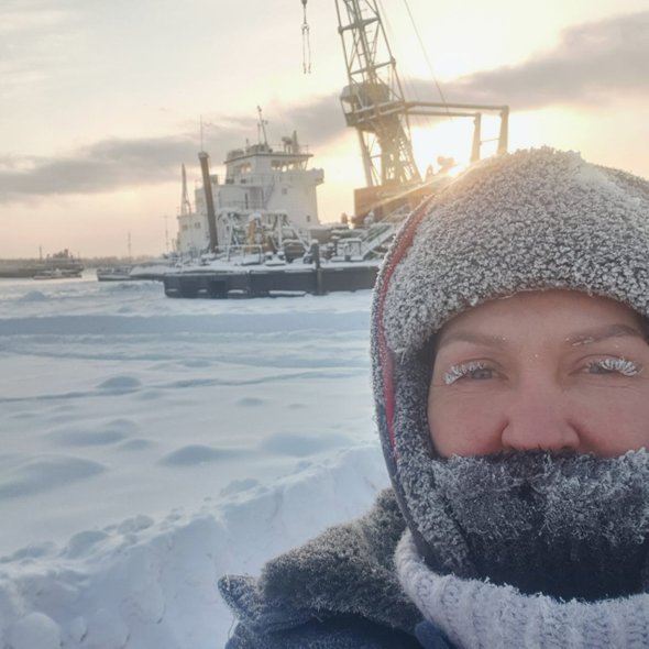 Елена Генералова. Интервью с единственной в мире выморозчицей кораблей: о жизни с тираном, нужде, многодетности и «сложной» профессии