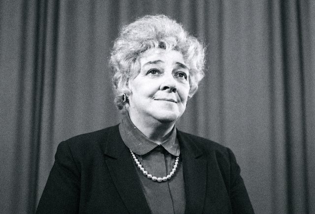 «В семье была не любима. Мать обожала, отца боялась». Фаина Раневская — о своих несчастьях