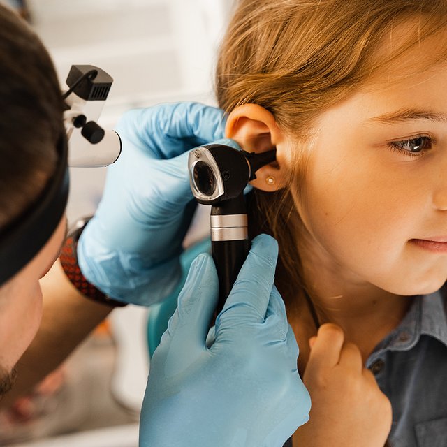 Медкарта в школу: каких врачей надо пройти и обязательно ли это