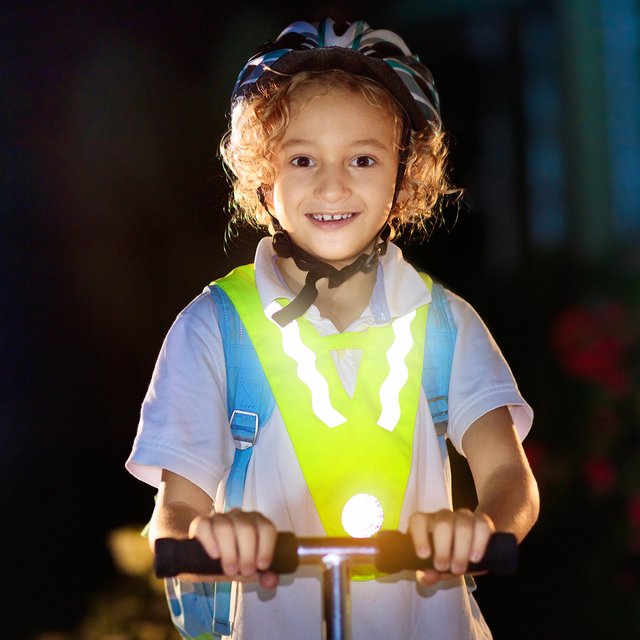 Светоотражатели для детей: что это такое, зачем они нужны и почему их надо купить прямо сейчас