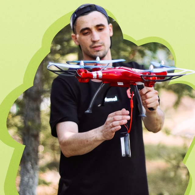 «Полеты на дронах в школьных спортзалах»: зачем нужны уроки по управлению беспилотниками