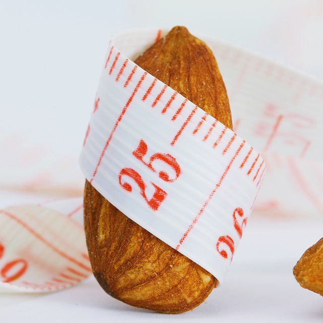 «Проголодался? Выпей воды». Кто такие «миндальные мамы», или Как заставить ребёнка бояться еды