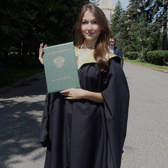 «Я могла поступить и раньше, но не хотела»: выпускница МГУ — об учебе в вузе с 14 лет