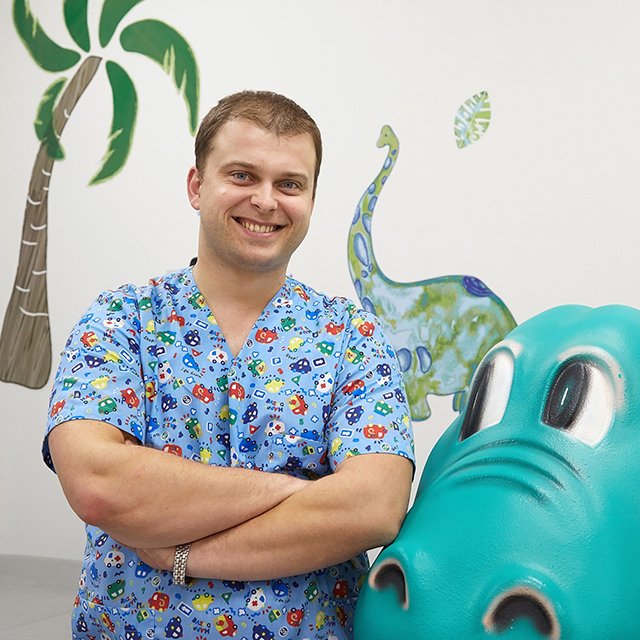 «Я не суперпапа двух чудесных ангелочков». Правила воспитания педиатра Сергея Бутрия