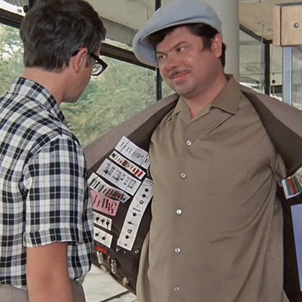 "Это была какая-то лажа из интернета". Кто и как покупает в России дипломные работы