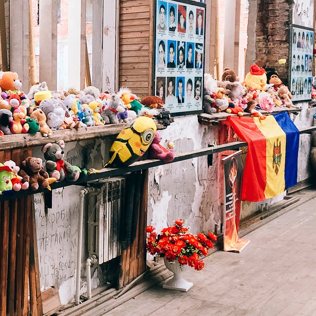 "Потом ты удивляешься, что кто-то жив". Школьница из Беслана — о побеге во время захвата и жизни после трагедии