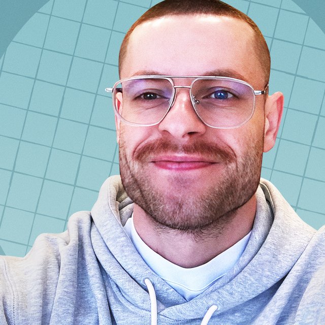 «То, что учителя еле выживают на свою зарплату, — миф»: молодой учитель математики — о цифрах в самом широком смысле