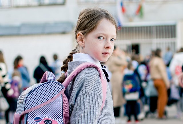 Обложка 22 вопроса про поступление в первый класс: как записаться в нужную школу, к чему готовиться и что предусмотреть