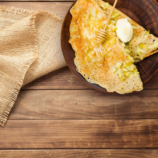 Блины с яблочным припёком на Масленицу: старинный русский рецепт от шеф-повара