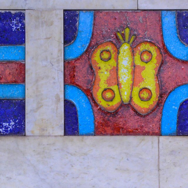 Почему станция метро «Новогиреево» пишется в кавычках, а платформа Новогиреево – без