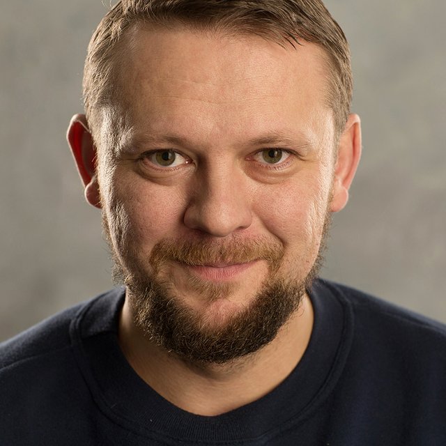 Работал в сельской школе, снял кино на свои деньги и взял главный приз «Кинотавра». История одного учителя