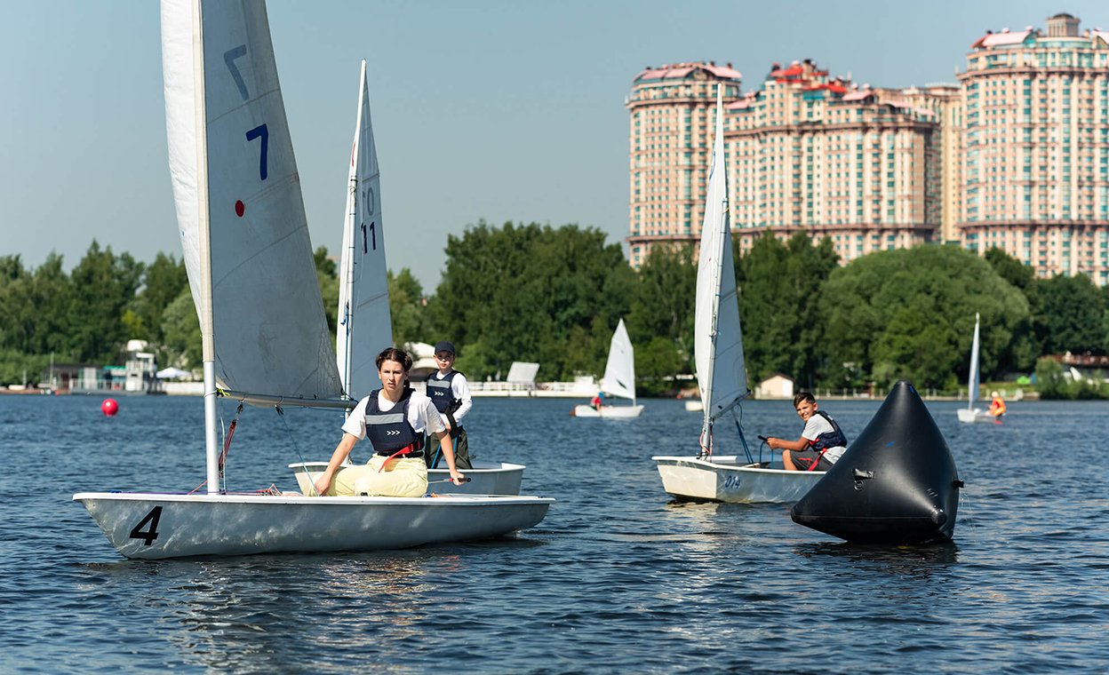 Детский клуб «Сила ветра» — курсы, где учат управлять яхтой и работать в команде