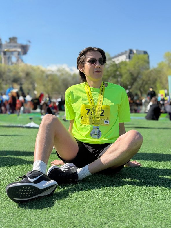 «Почему мне комфортно? Просто я молодой»: учитель физики — о том, почему он обожает работать в школе