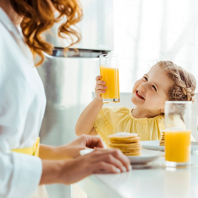 Апельсиновый сок может стать дефицитом: откуда взялась мода на этот напиток и так ли он полезен