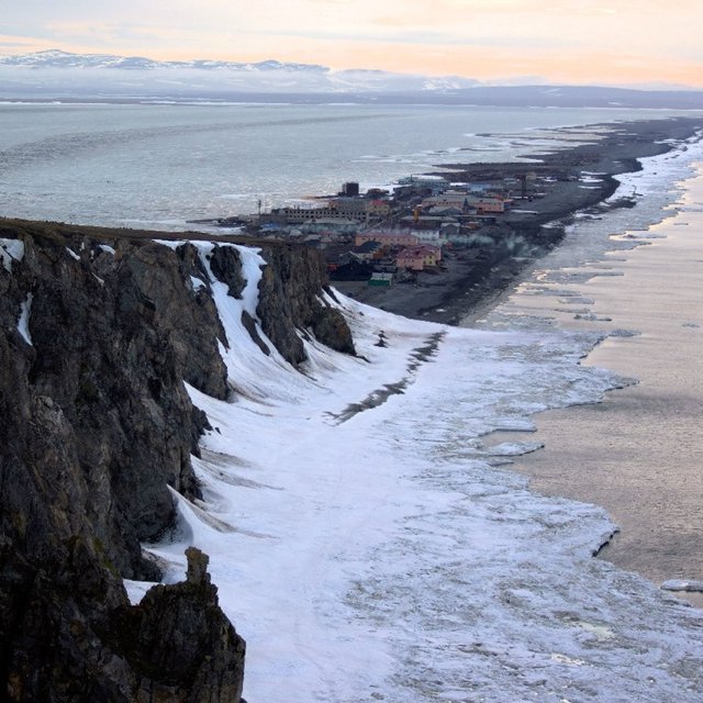 «Чтобы добраться до дома, надо подняться на сугроб, выбивая в нём ступеньки». История учительницы с Крайнего Севера