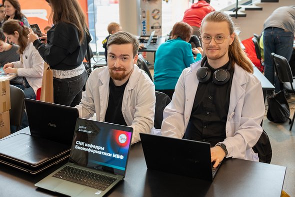 «Куча призерских мест, поездка в Китай, все семестры закрыты на пятерочку»: студент-отличник — о том, почему нужно участвовать во всем подряд