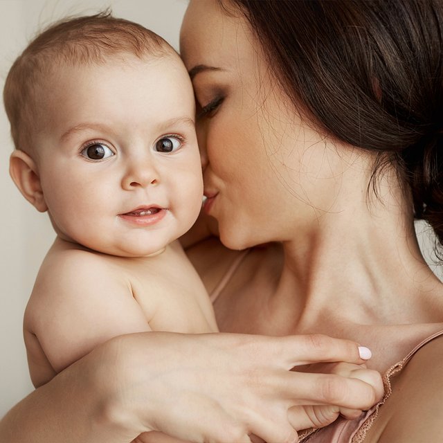 Мать ревнует своего ребёнка к другим людям: почему так происходит и что делать