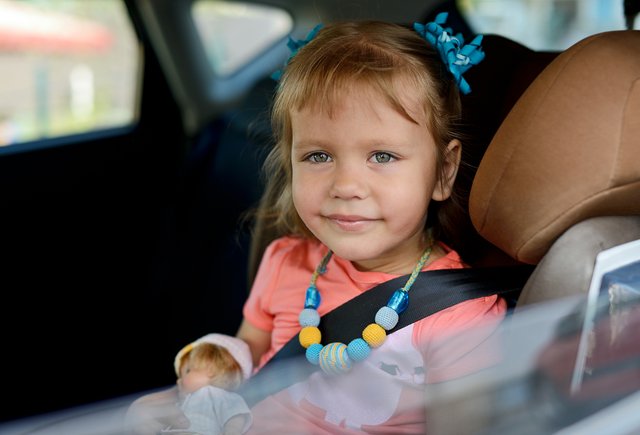 Почему нельзя оставлять ребёнка в машине в жару?