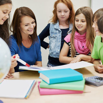 Как советский миф сделал учительницу "второй мамой"