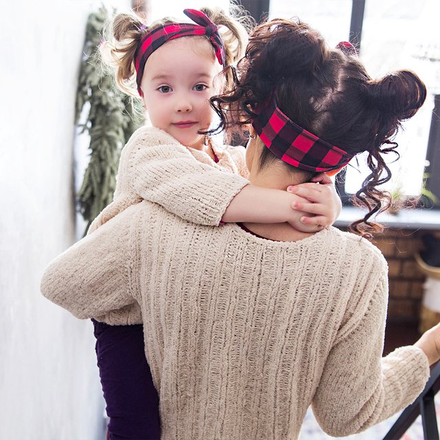 Трёхлетка постоянно просится на ручки: нормально ли это