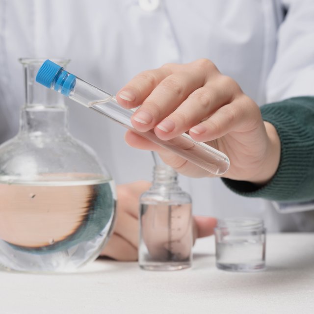 Школьные сточные воды проверят на запрещенные вещества. Что мы знаем об этом методе профилактики в школах Москвы