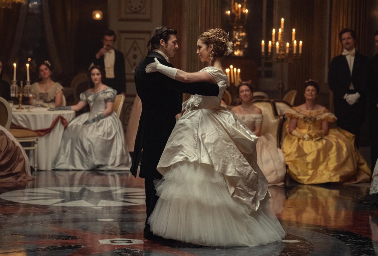 Что посмотреть: кадр из исторического сериала «Дом Гиннесса» (2025)