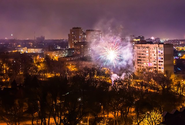 В новогодние праздники под окнами постоянно шумят. Как это прекратить?