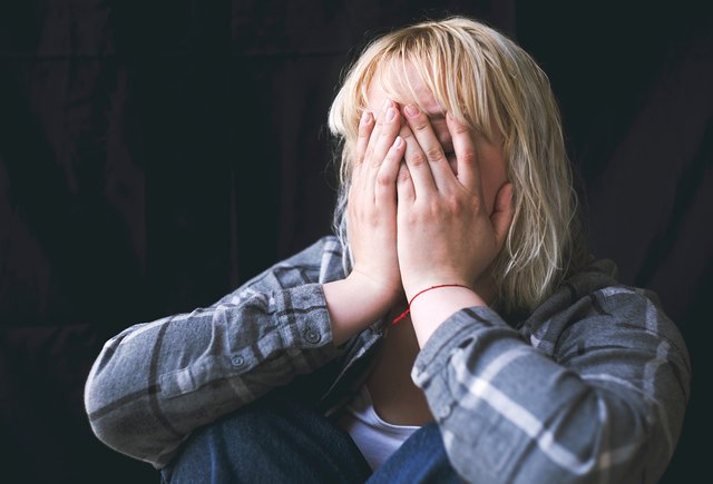 «Мне снятся сны, в которых пытают всю мою семью». Подростки — о своих страхах и тревогах