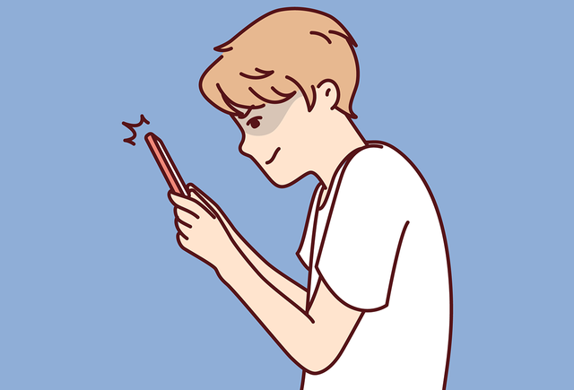 Выбрали старосту класса, а он стал удалять из чата неугодных, начались оскорбления детей. Что с этим теперь делать?